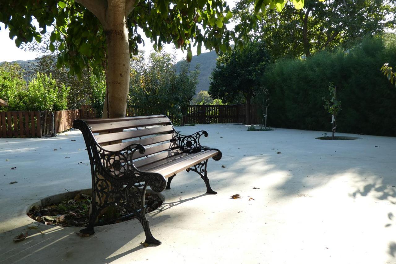 Lola'S Cottage & Garden Kalokhorio Ngoại thất bức ảnh